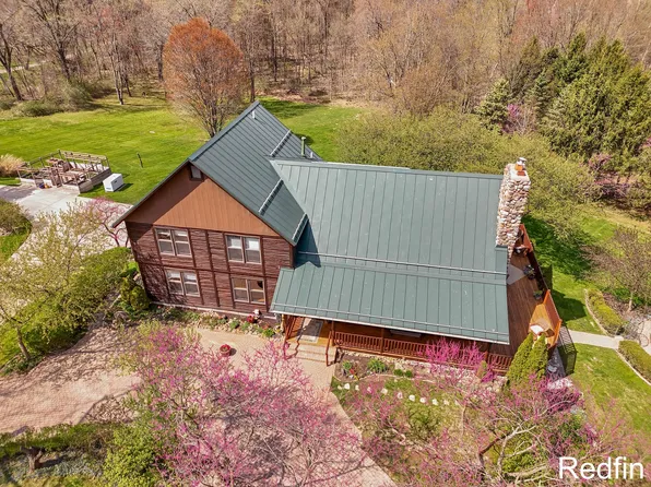 9547 Downes St NE, Lowell, MI 49331