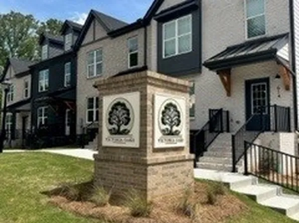 634 Oakleaf Grove Ln, Sugar Hill, GA 30518