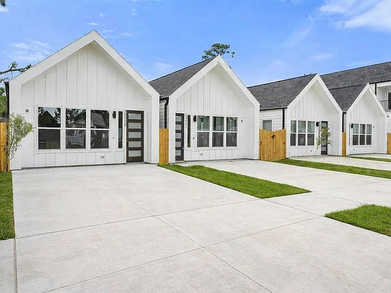 2406 Mann St #D — Photo 1