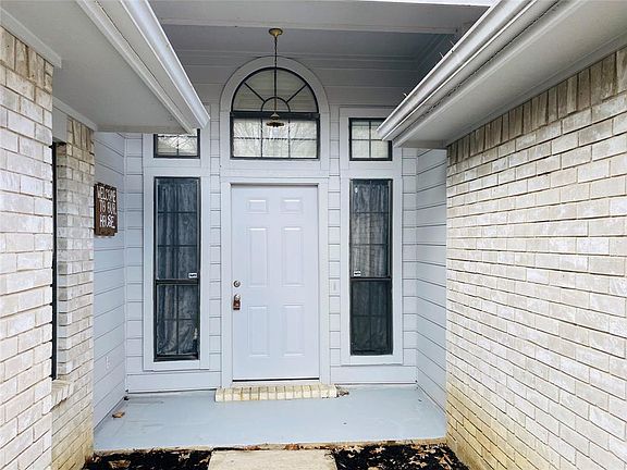 3rd image of 6214 Fairlane Dr