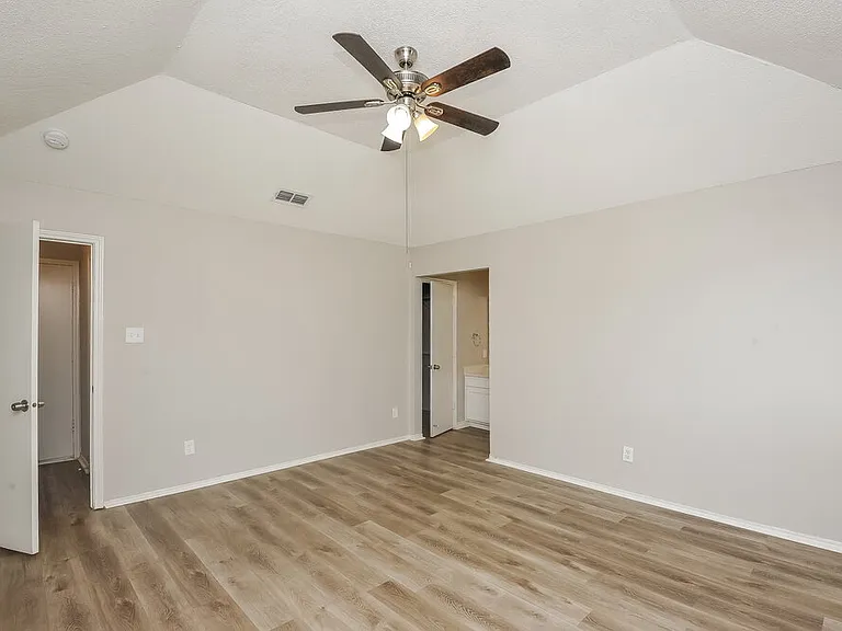 6221 Valley Forge Ct — Photo 10