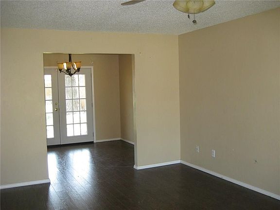 3rd image of 1004 Eagle Dr