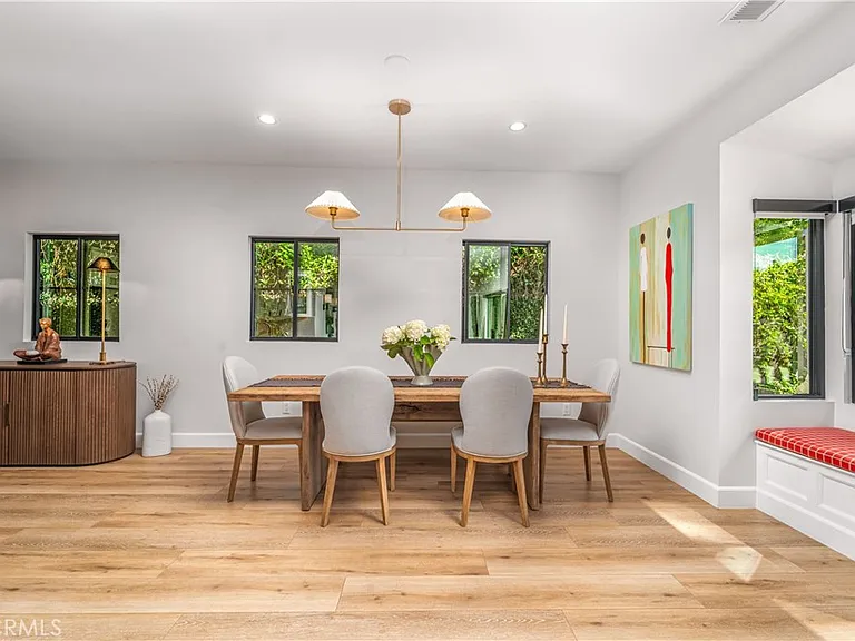 21327 Providencia St — Photo 19