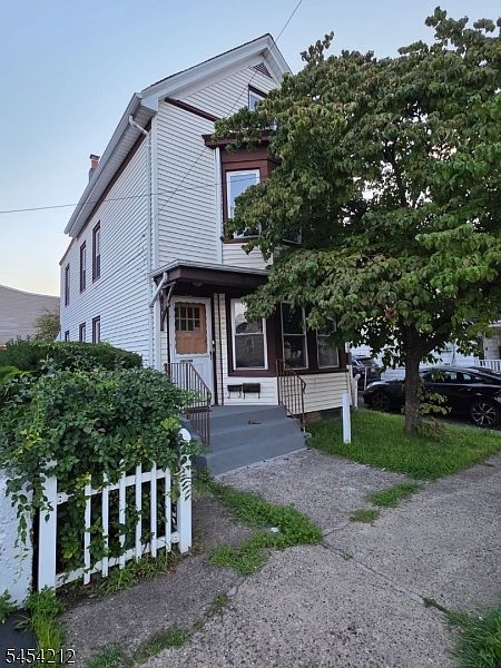 1st image of 161 Ryerson Ave