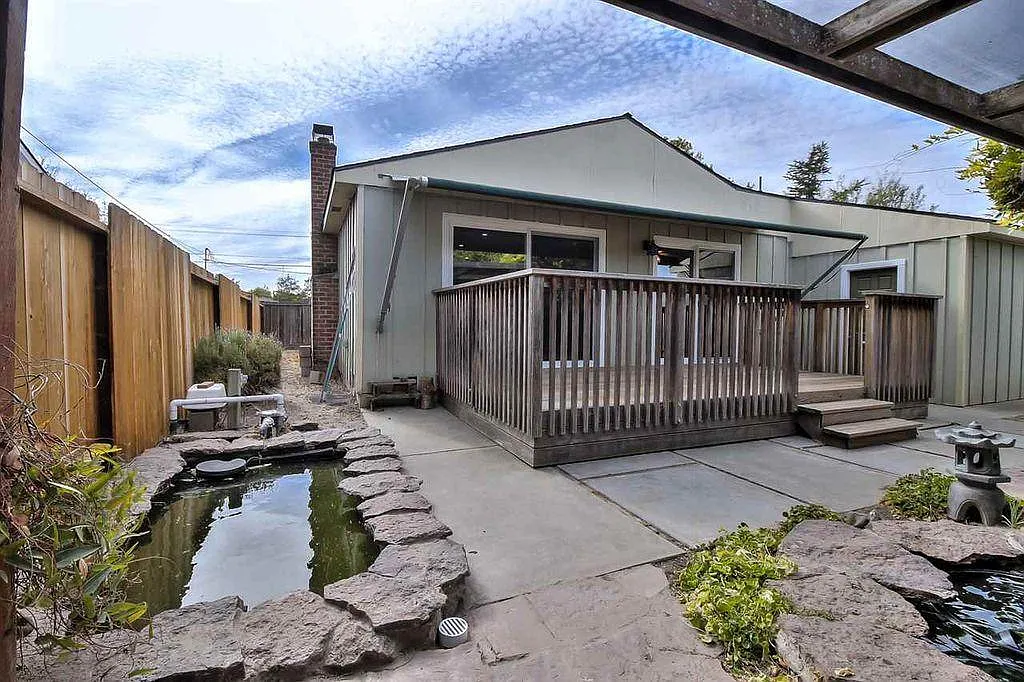 6654 Flanders Dr photo 1