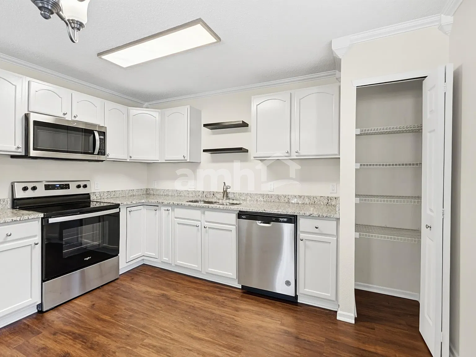 3 bed, 2.5 bath, 1520 sqft, $1,930 — Photo 3