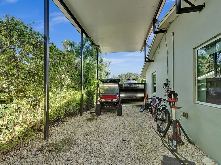 9025 SW 186th Ter — Photo 32