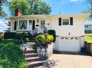 81 Deerfield Rd, Sayreville, NJ 08872