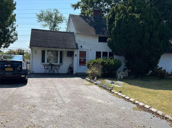 148 Meridian Road, Levittown, NY 11756