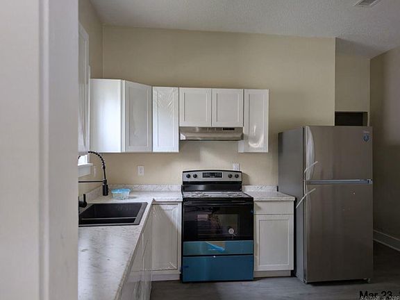 3rd image of 1220 W 11th St