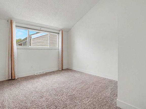3rd image of 4286 E Maplewood Way