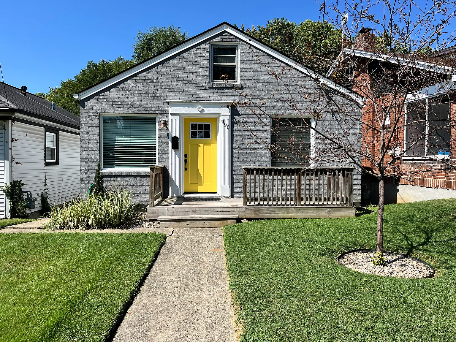 990 Vine St — Photo 1