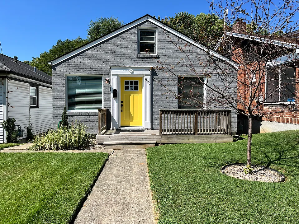 990 Vine St