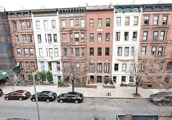 3rd image of 34 W 75th St APT 3F