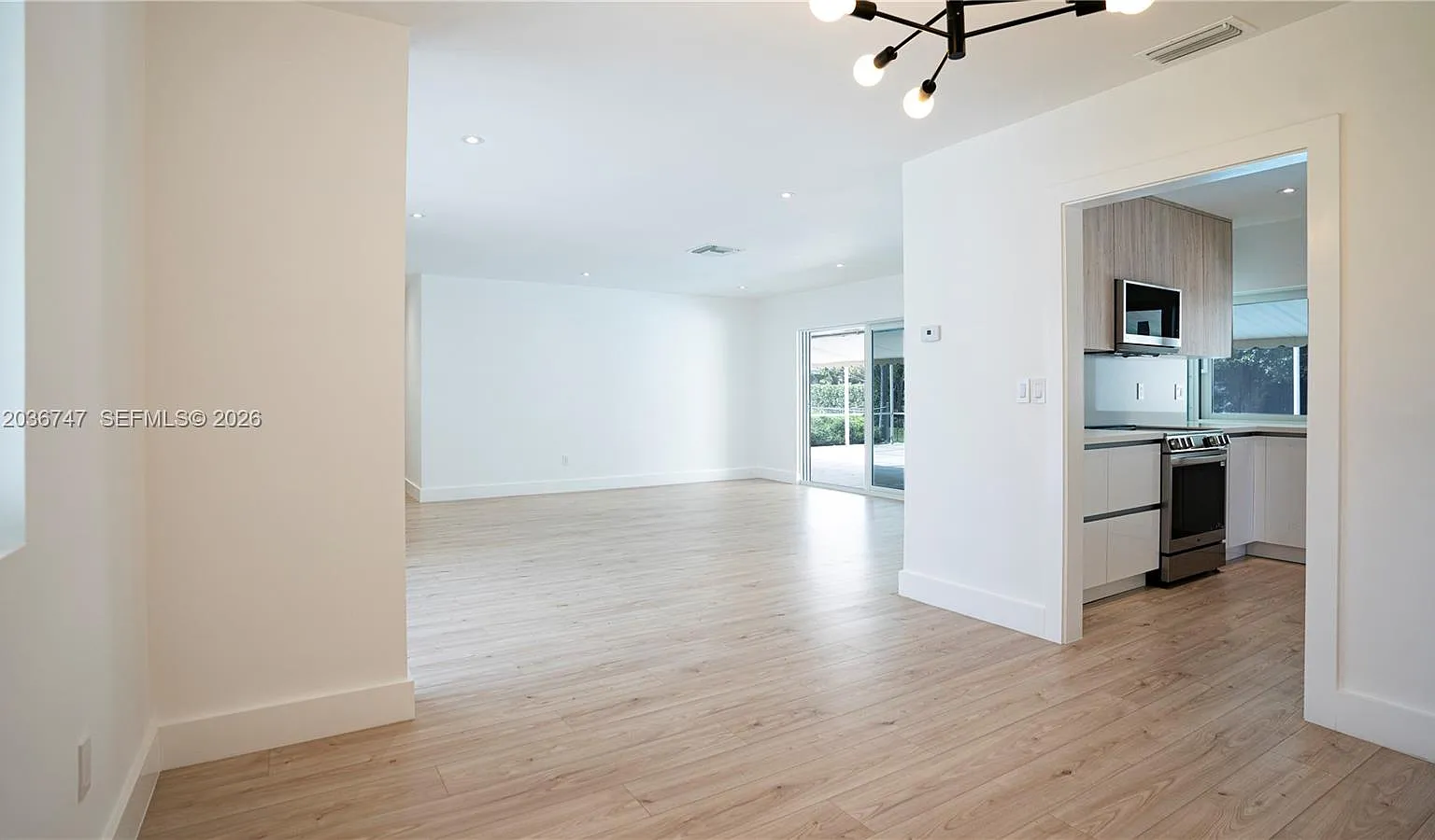 4 bed, 2650 sqft, $6,300 — Photo 3