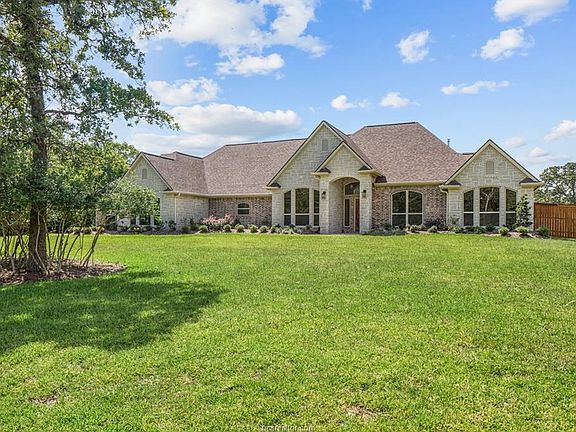 4th image of 3982 Arboleda Dr