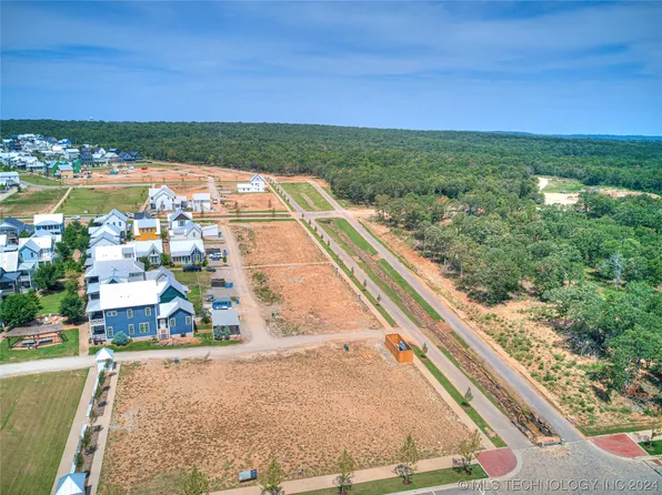 56 Hill St, Eufaula, OK 74432