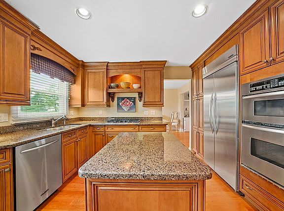 5th image of 1615 Charlemagne Dr
