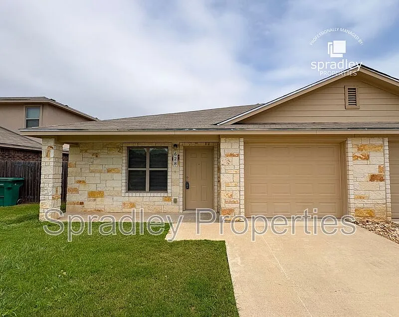 3 bed, 2.0 bath, 1206 sqft, $1,345 — Photo 1