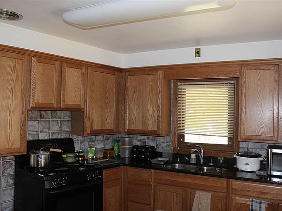 3rd image of 1616 Burek Ave