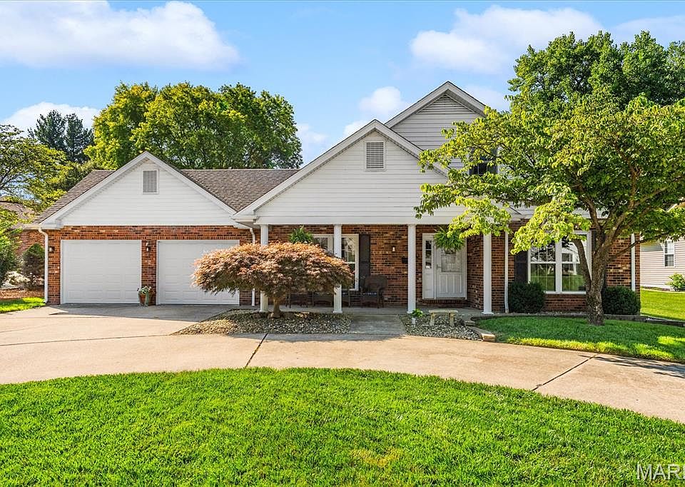 1st image of 40 Pebble Hill Dr