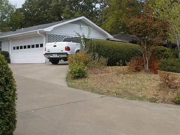 2nd image of 801 N Lane Wells Dr