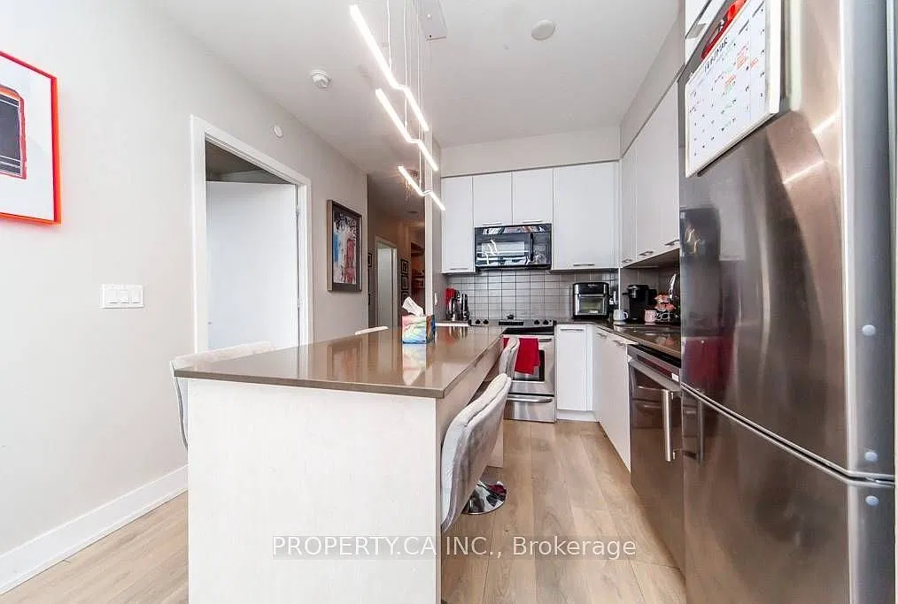 Expression Condos — Photo 3