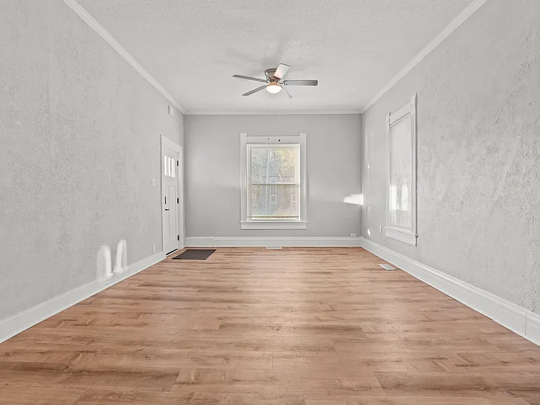 316 W Park St — Photo 18