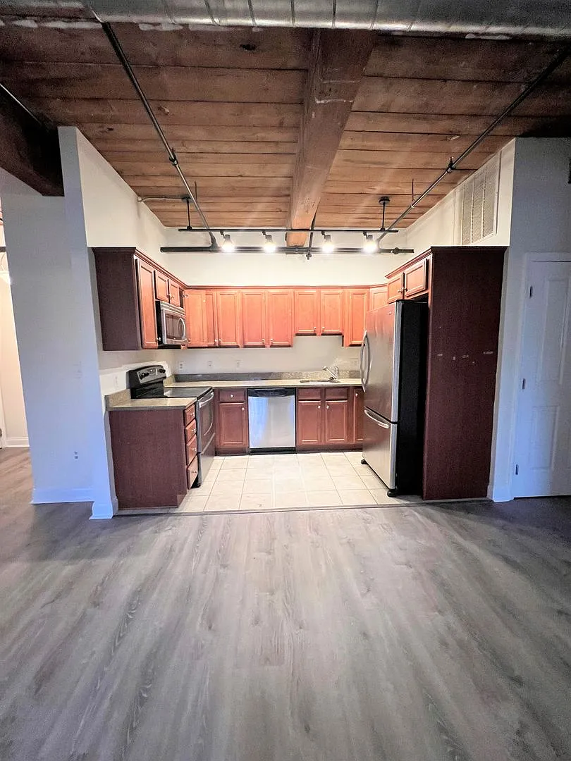 32 Vila LLC — Photo 2