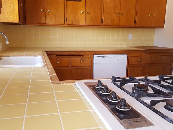 Efficiently designed Kitchen with Lots of counter space and