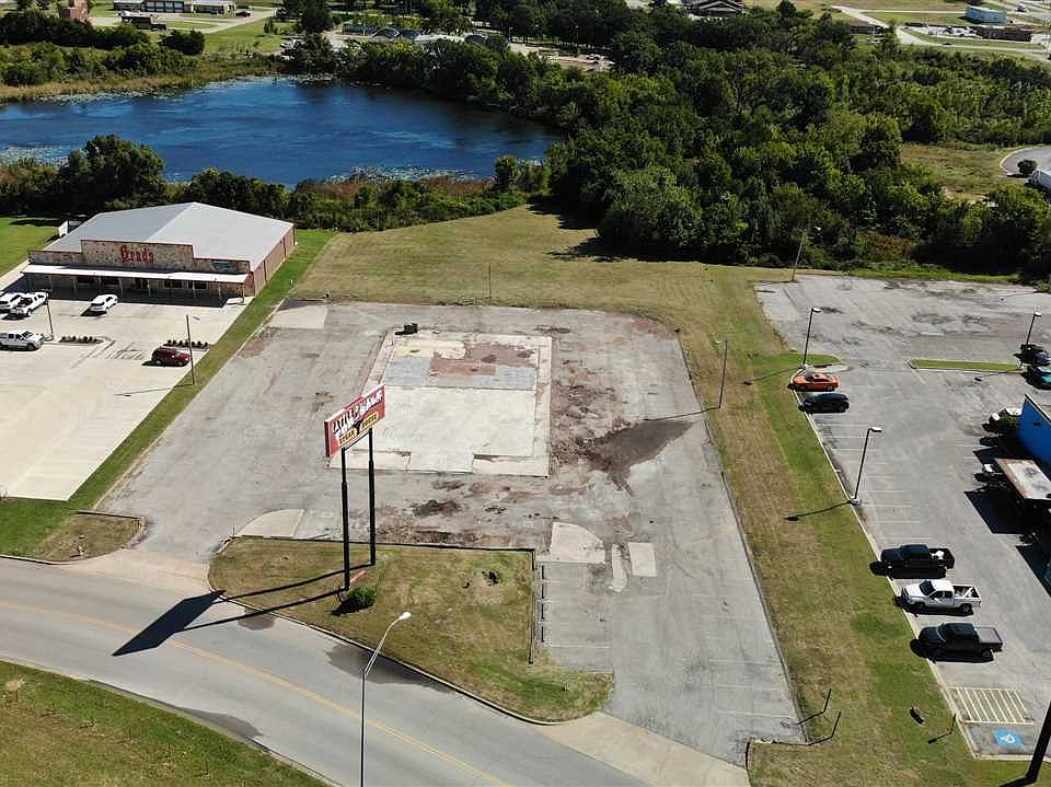 1st image of 128 Holiday Dr