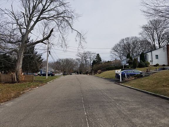 4th image of 37 Frederick Ave
