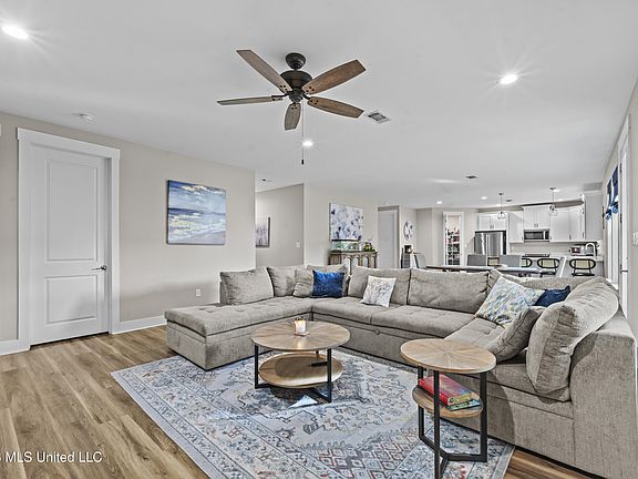 3rd image of 29 Bayou View Dr