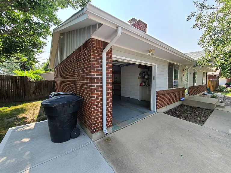 1374 S Niagara St — Photo 3