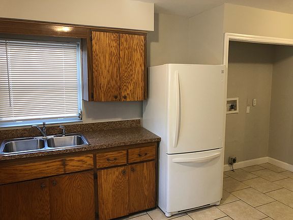 3rd image of 626 N Center St APT 1