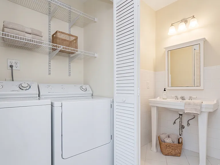 1033 W Wolfram St #2 — Photo 14