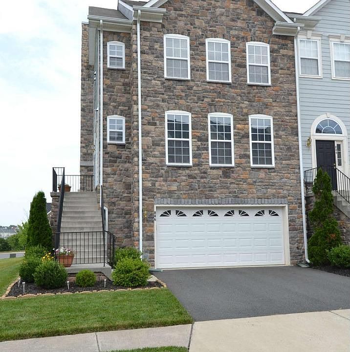1st image of 846 Bluefield Sq NE