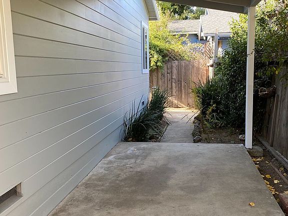 4th image of 18034 Poplar Ave
