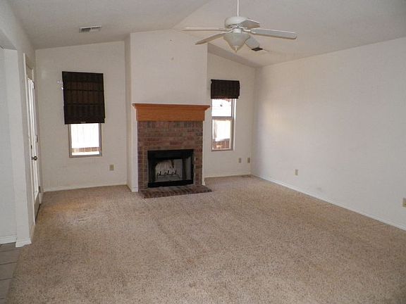 3rd image of 4404 SW Hickory Ln