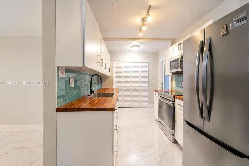 1600 N 68th Ave Hollywood, Fl 33024 — Photo 3