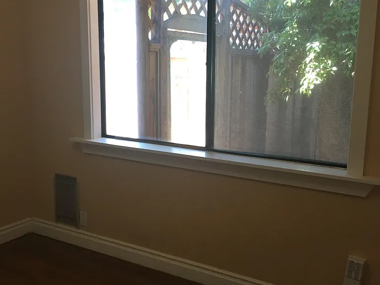 864 Lewis Ave — Photo 7