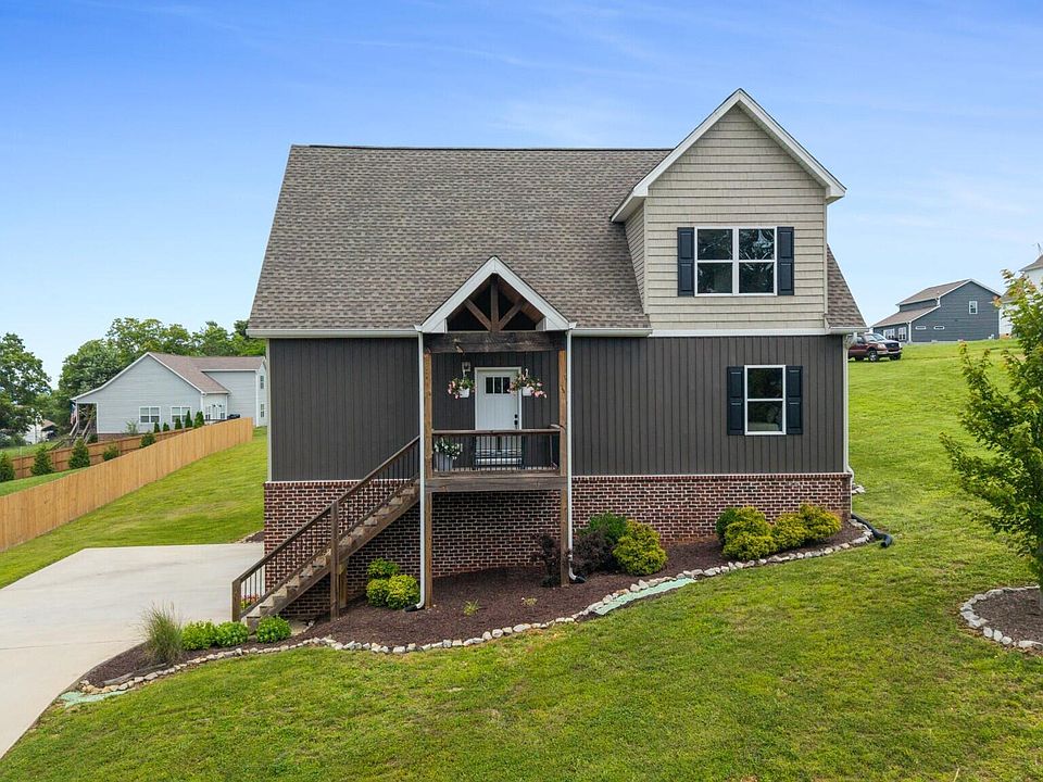1st image of 155 Surrey Ln