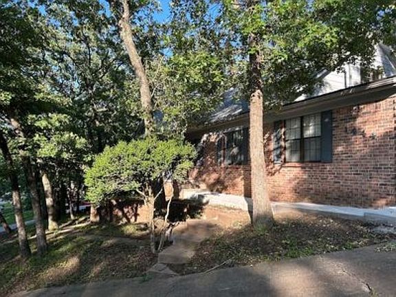 3rd image of 1444 Oakdale Dr