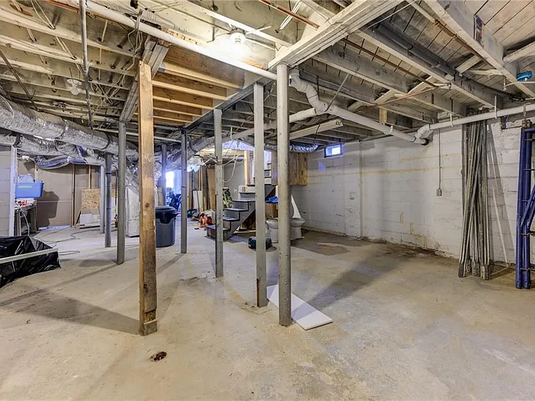 2325 Elmwood Cir SE — Photo 31