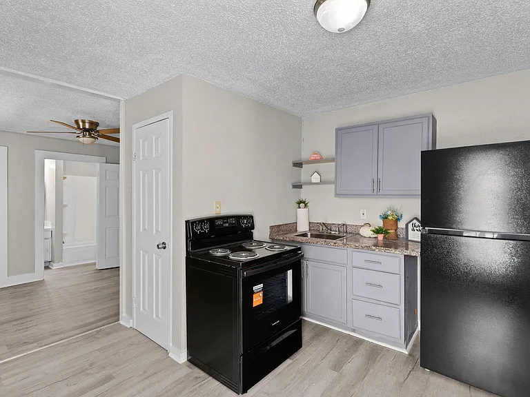 3116 Avenue L #8 — Photo 2