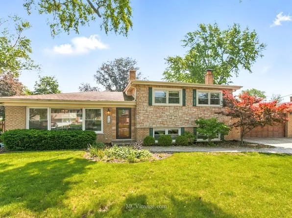 1703 Wilmette St, Wheaton, IL 60187