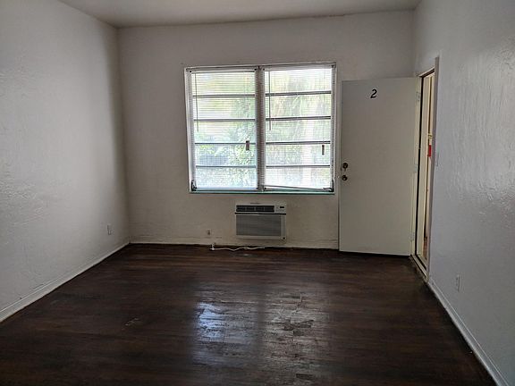 2nd image of 725 Lenox Ave APT 4