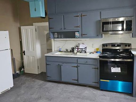 2nd image of 300 W Main St APT C