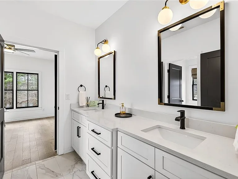 3937 N Cooper Lake Rd SE — Photo 37