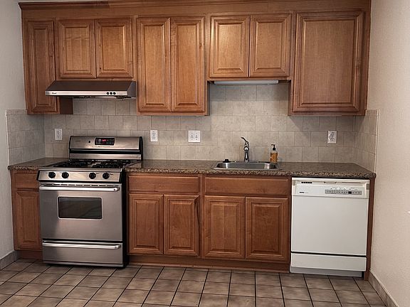 3rd image of 105 Eastwood Ct #1